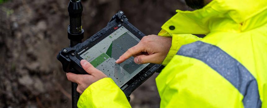 Calserv Ltd: Leica CC200 - Windows 10 Tablet with 10” Screen