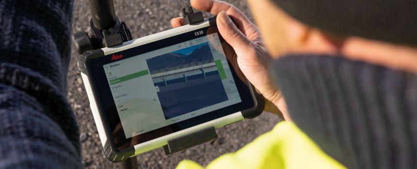 Calserv Ltd: Leica CS30 – Windows 10 Tablet with 7 Screen Calserv Ltd: Leica CS30 – Windows 10 Tablet with 7 Screen